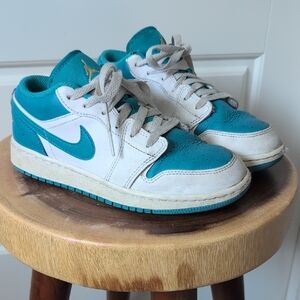 Nike Turquoise and White Low-Top Sneakers